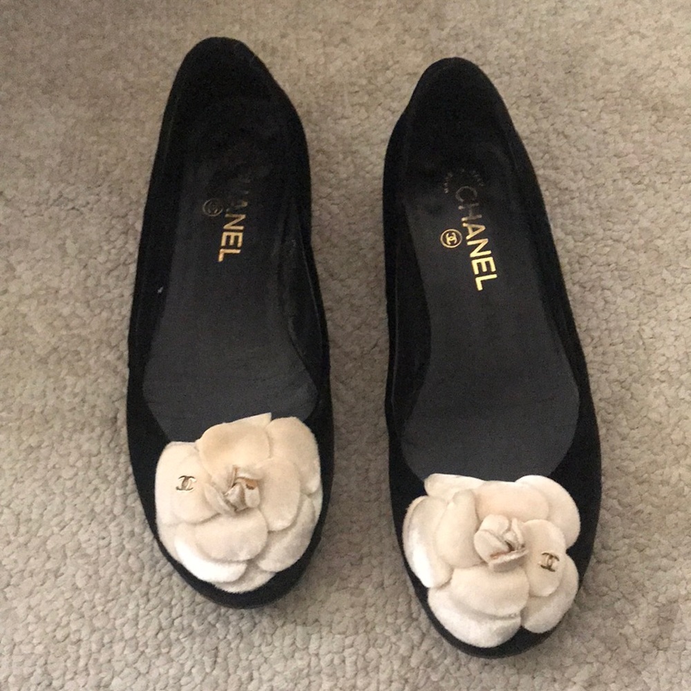 CHANEL BLACK VELVET CAMELLIA FLATS SIZE 8